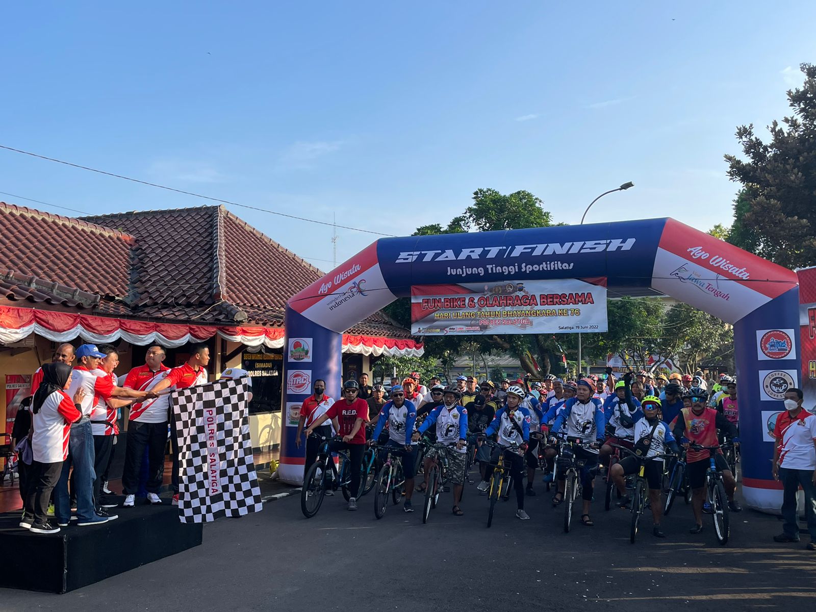 Rangkaian HUT Bhayangkara Ke-76, Prajurit Korem 073/Makutarama Olahraga Bersama